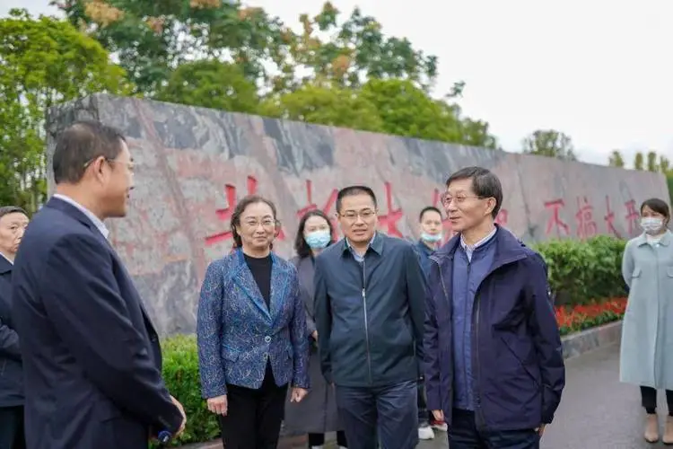 朱旗：牽頭撰寫聯(lián)名提案，助力出版業(yè)高質(zhì)量發(fā)展